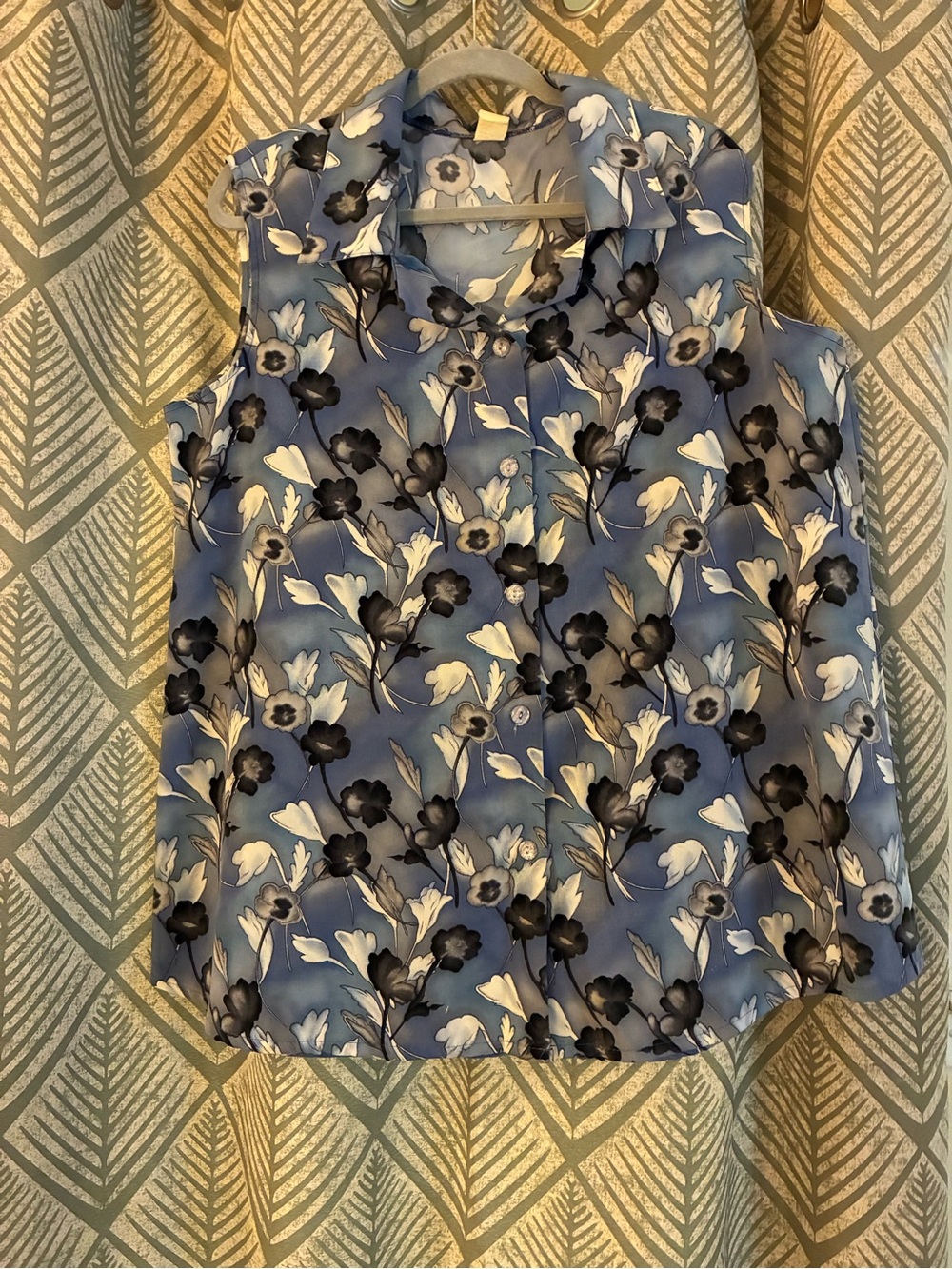 Floral Sleeveless Button-Front Top - Blue/white/black